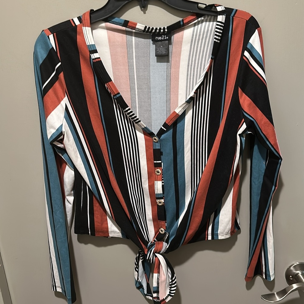 Rue 21 tie shirt sz Med
